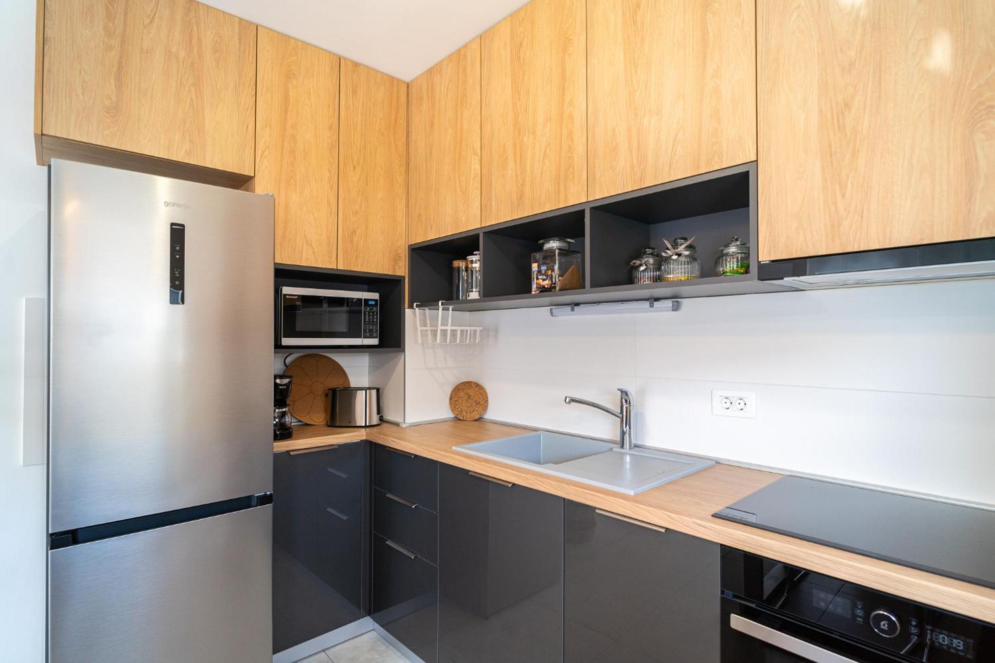 Duo Lipa By Belmont Realty Apartment